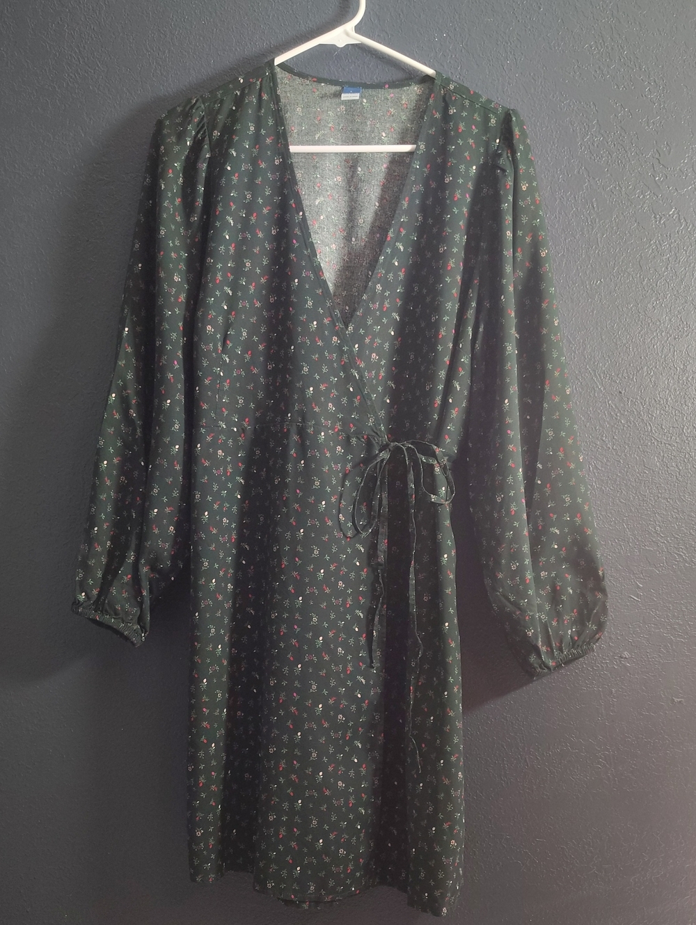 Old Navy Fall Forward Dark Green Floral Wrap Dress with Red Accents Large